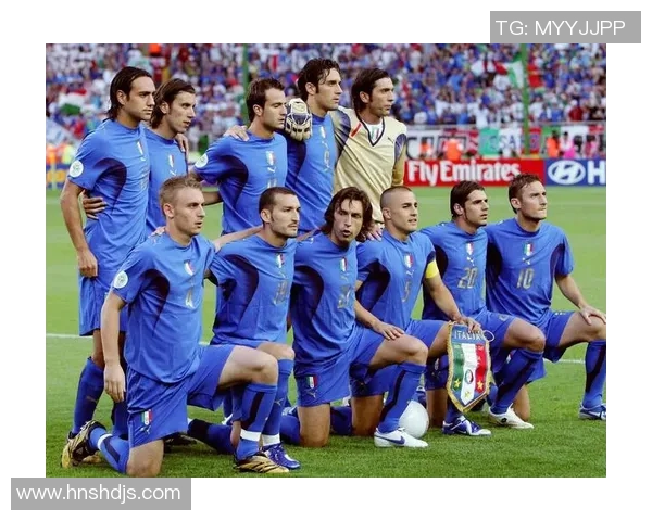 足球巨星肖像艺术：用画笔描绘世界足坛传奇人物的风采与荣耀